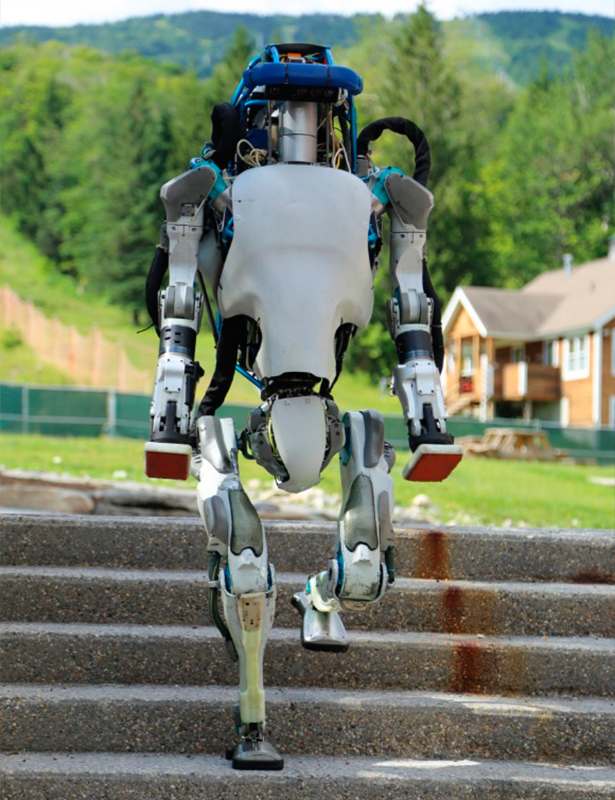 Робот Atlas шагает по лестнице
